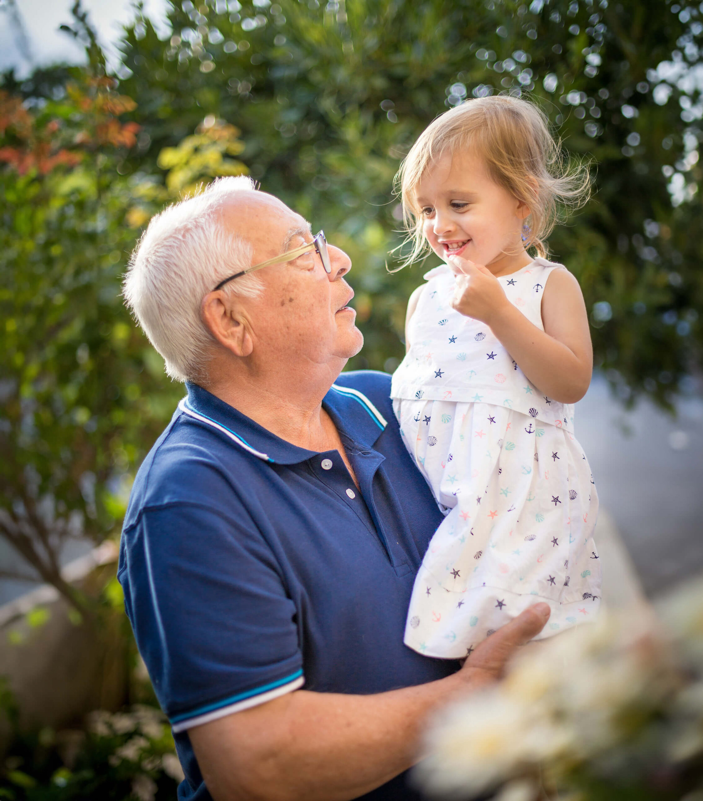 Tribut fund grandad with grandchild scaled